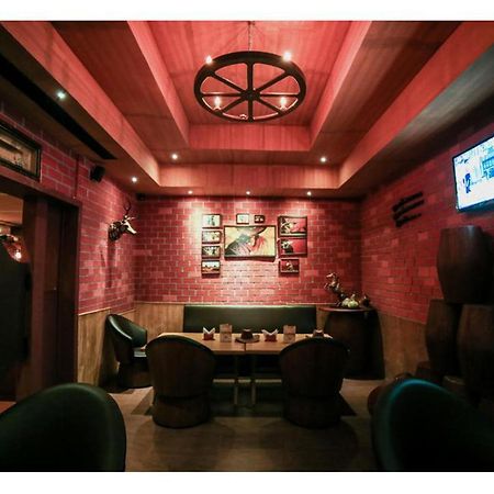 Poppys Hotel Madurai Buitenkant foto